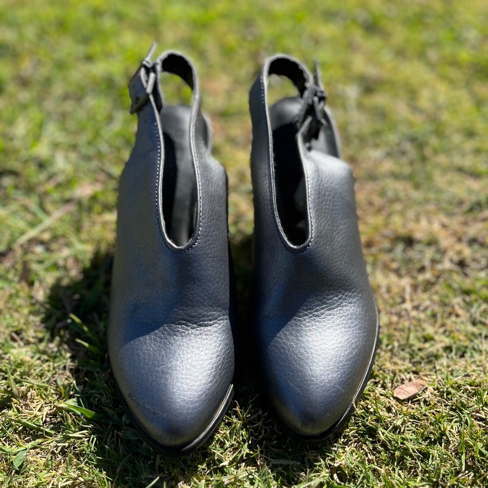 Kenneth Cole heels